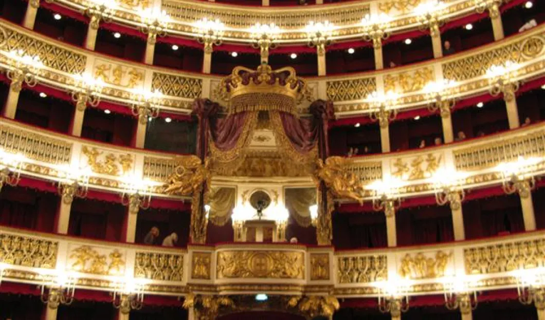 El Teatro Real de San Carlos (Teatro di San Carlo) - Nápoles, Italia